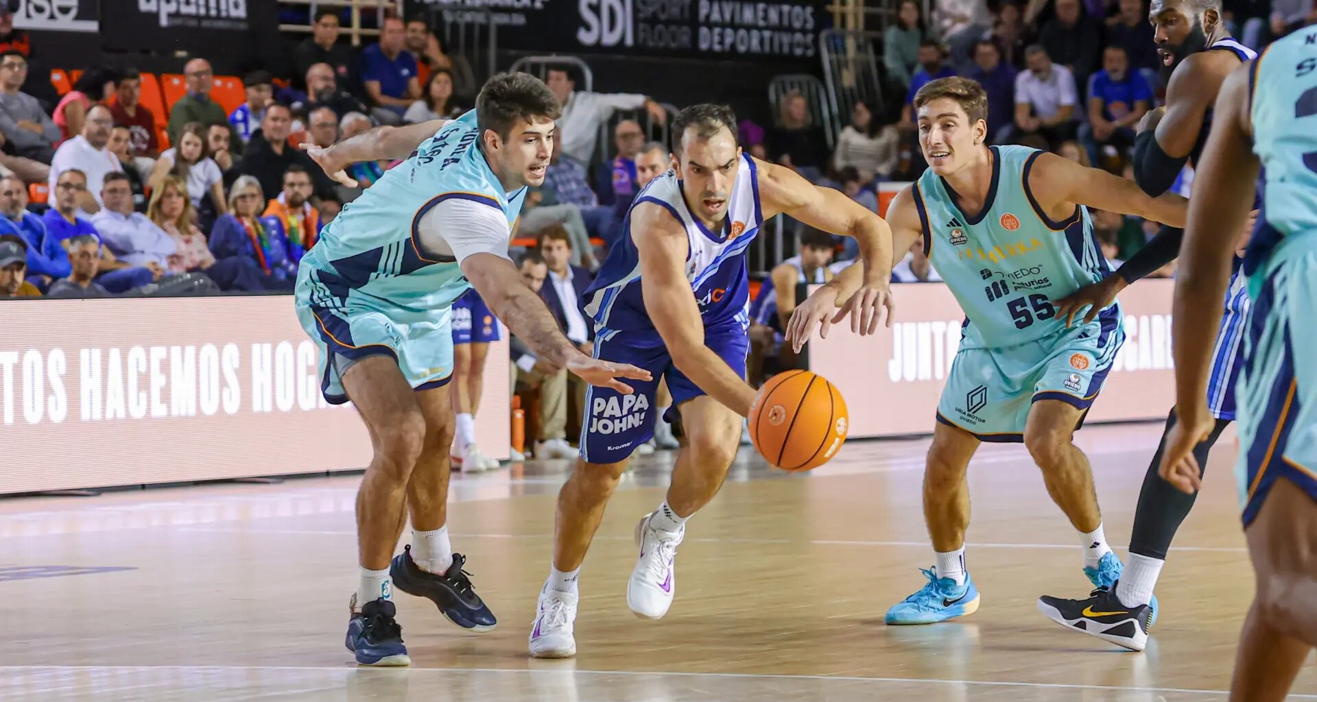 El aragonés Raúl Lobaco vuelve a lucirse en el triunfo del Alimerka Oviedo