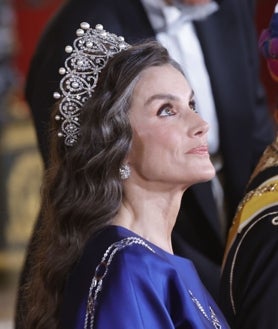 Imagen secundaria 2 - Los Reyes y el Sultán de Omán en la cena de gala celebrada en el Palacio Real de Madrid.