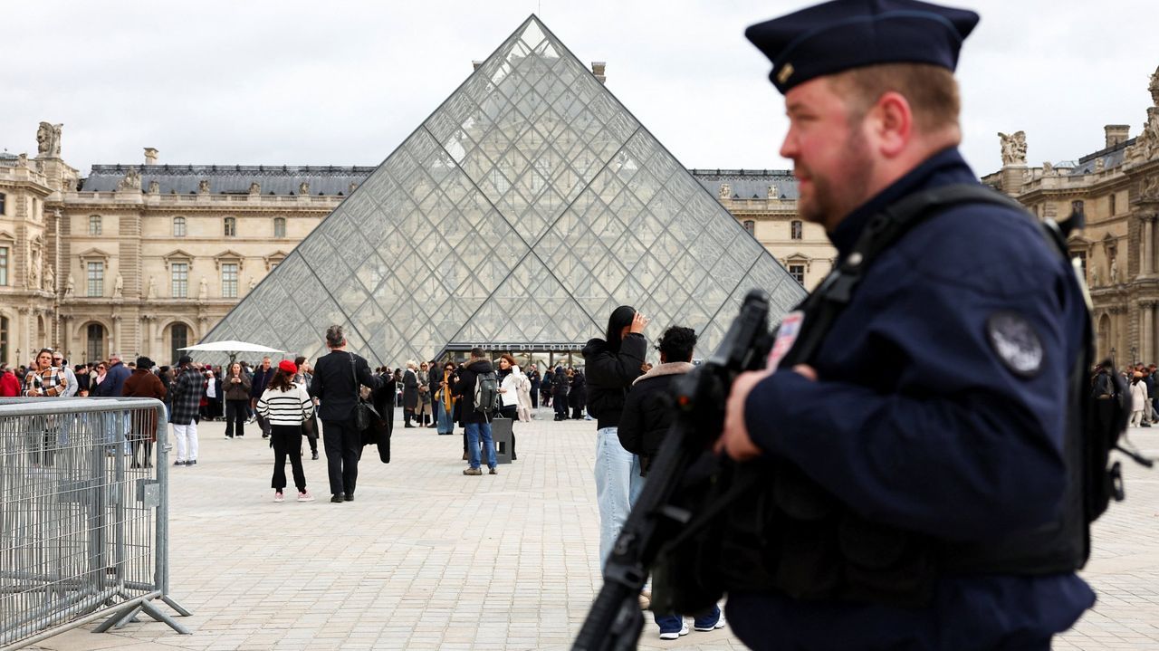 Los sospechosos del robo en el Louvre «no responden al perfil del crimen organizado»