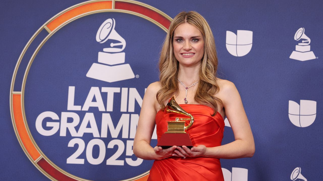 La compostelana Isabel Dobarro tras recibir el Grammy:  «Pienso en mis padres y sus horas de coche para llevarme a clase de piano»
