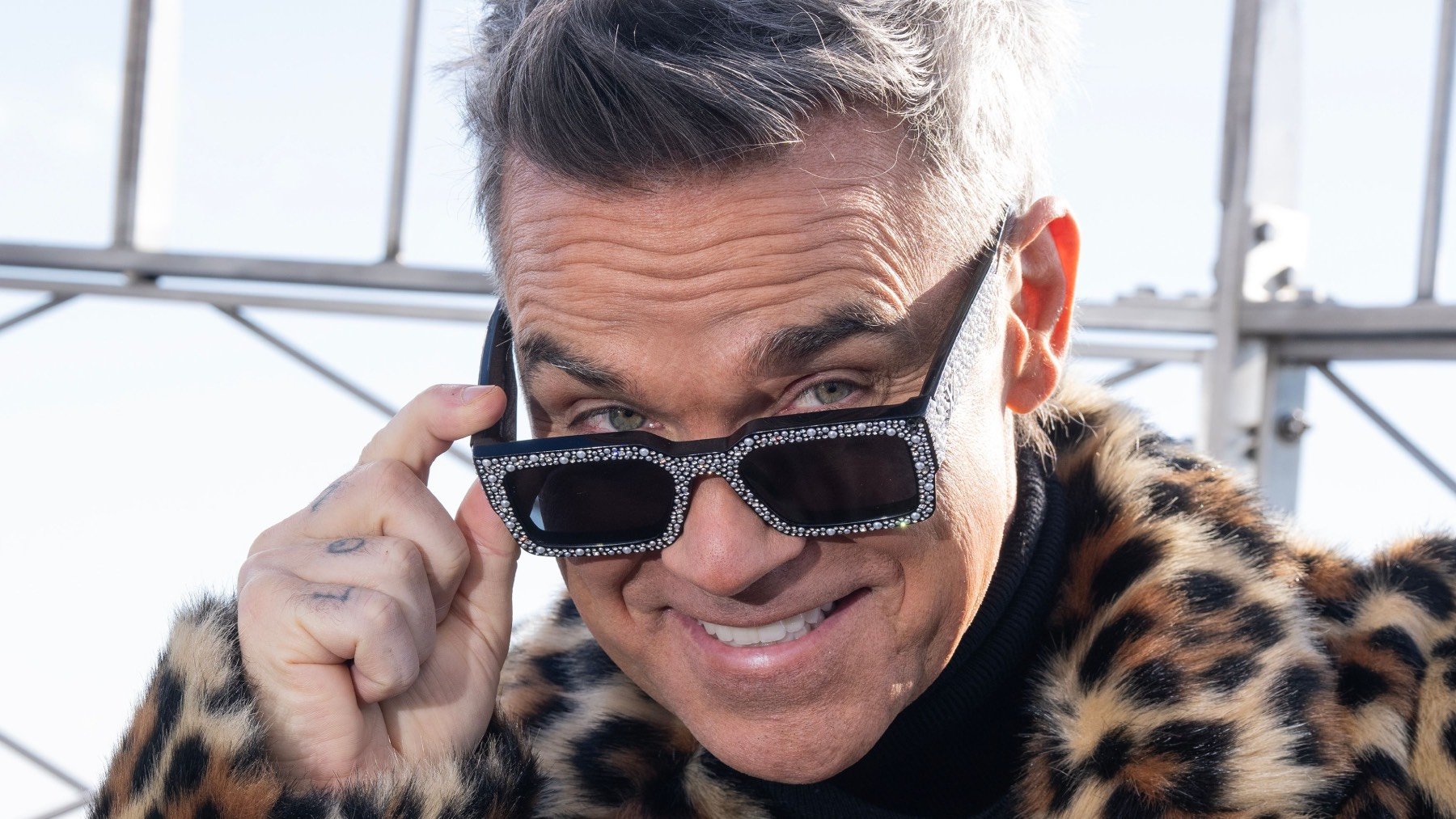 Robbie Williams ha perdido visión por unas inyecciones para perder peso