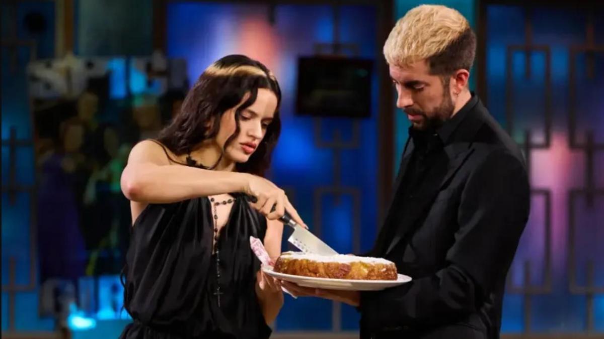 Rosalía publica la receta de su bizcocho de '14 de kilates' de 'La Revuelta' y lo hace con un polémico comentario