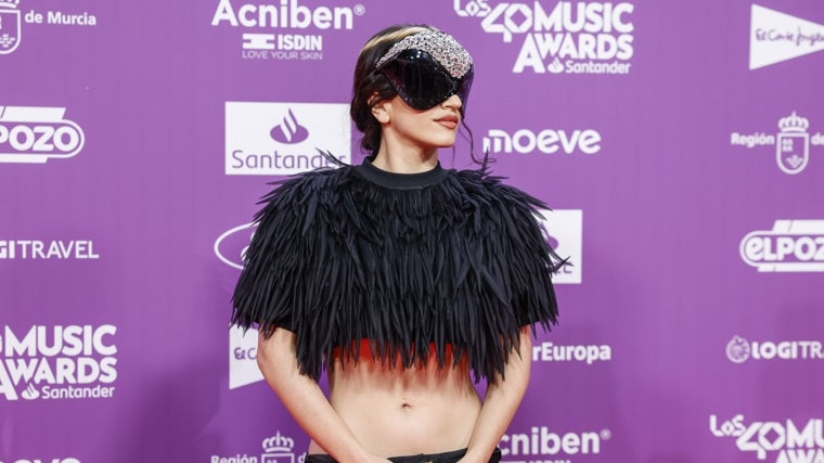 Rosalía ha llevado unas llamativas gafas.