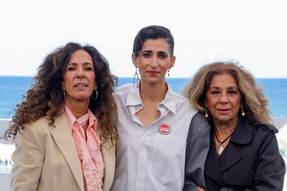 Rosario, Alba y Lolita Flores en la presentacion del documental 'Flores para Antonio' en el Festival de San Sebastian 2025 rosario, alba y lolita flores en la presentacion del documental 'flores para antonio' en el festival de san sebastian 2025
