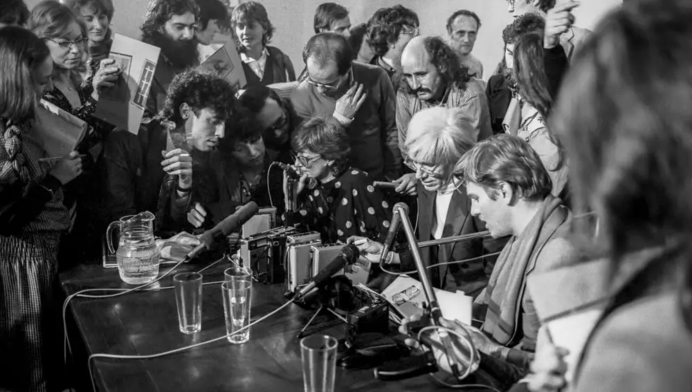 Rueda de prensa con Andy Warhol en la Galería de Fernando Vijande