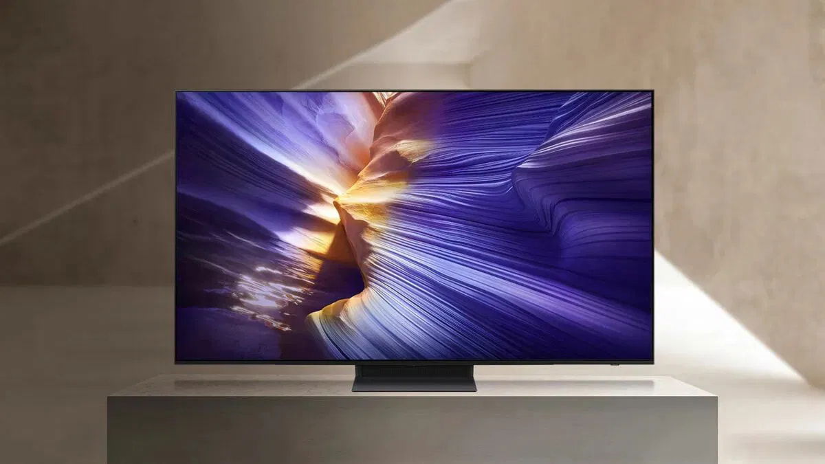 Monta tu cine en casa con un televisor gigante: Samsung S93F OLED de 77 pulgadas a precio de escándalo