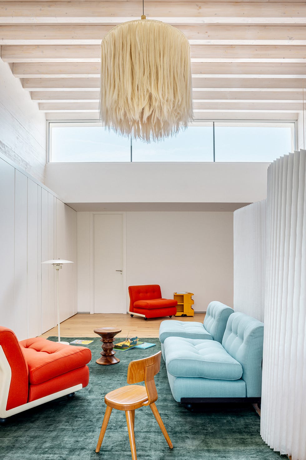 una casa moderna racionalista con mucho color del estudio abaton una casa moderna racionalista con mucho color del estudio abaton