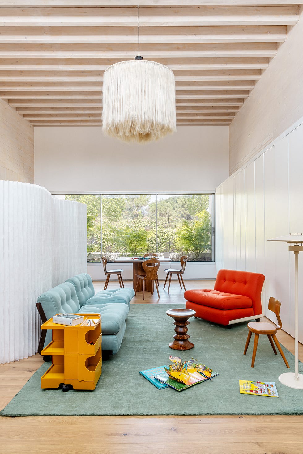 una casa moderna racionalista con mucho color del estudio abaton una casa moderna racionalista con mucho color del estudio abaton