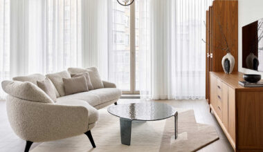 Unos antiguos abanicos chinos heredados son la inspiración para esta casa que habita una joven familia en Moscú