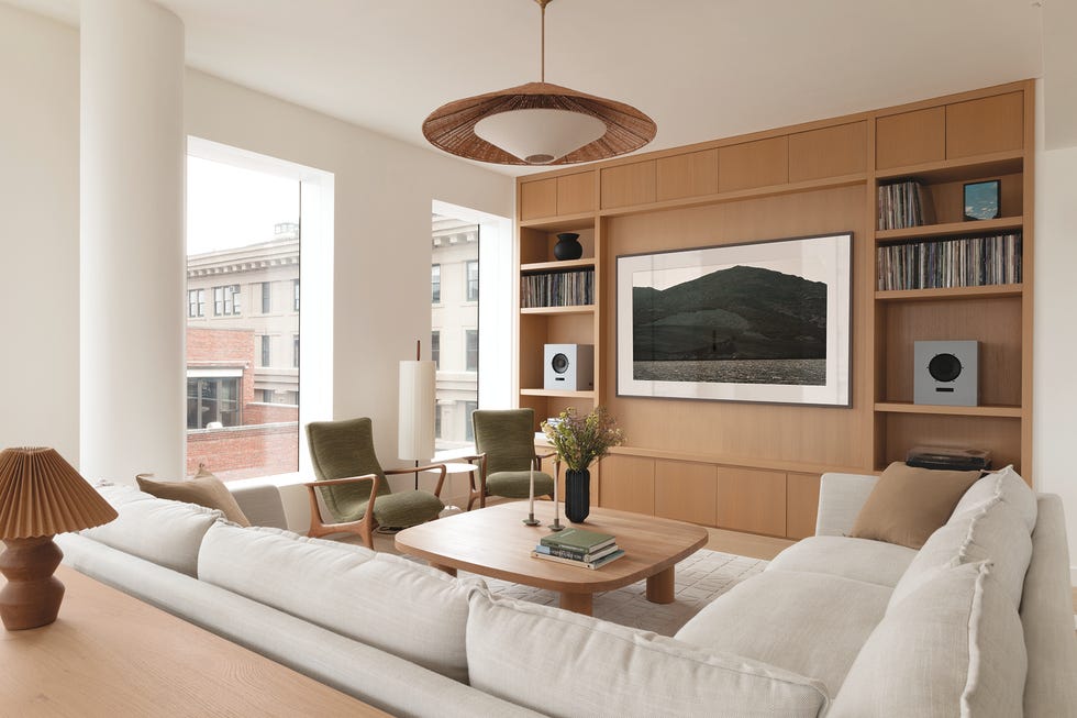 un apartamento en manhattan con muebles modernos, madera y texturas calidas un apartamento en manhattan con muebles modernos, madera y texturas calidas