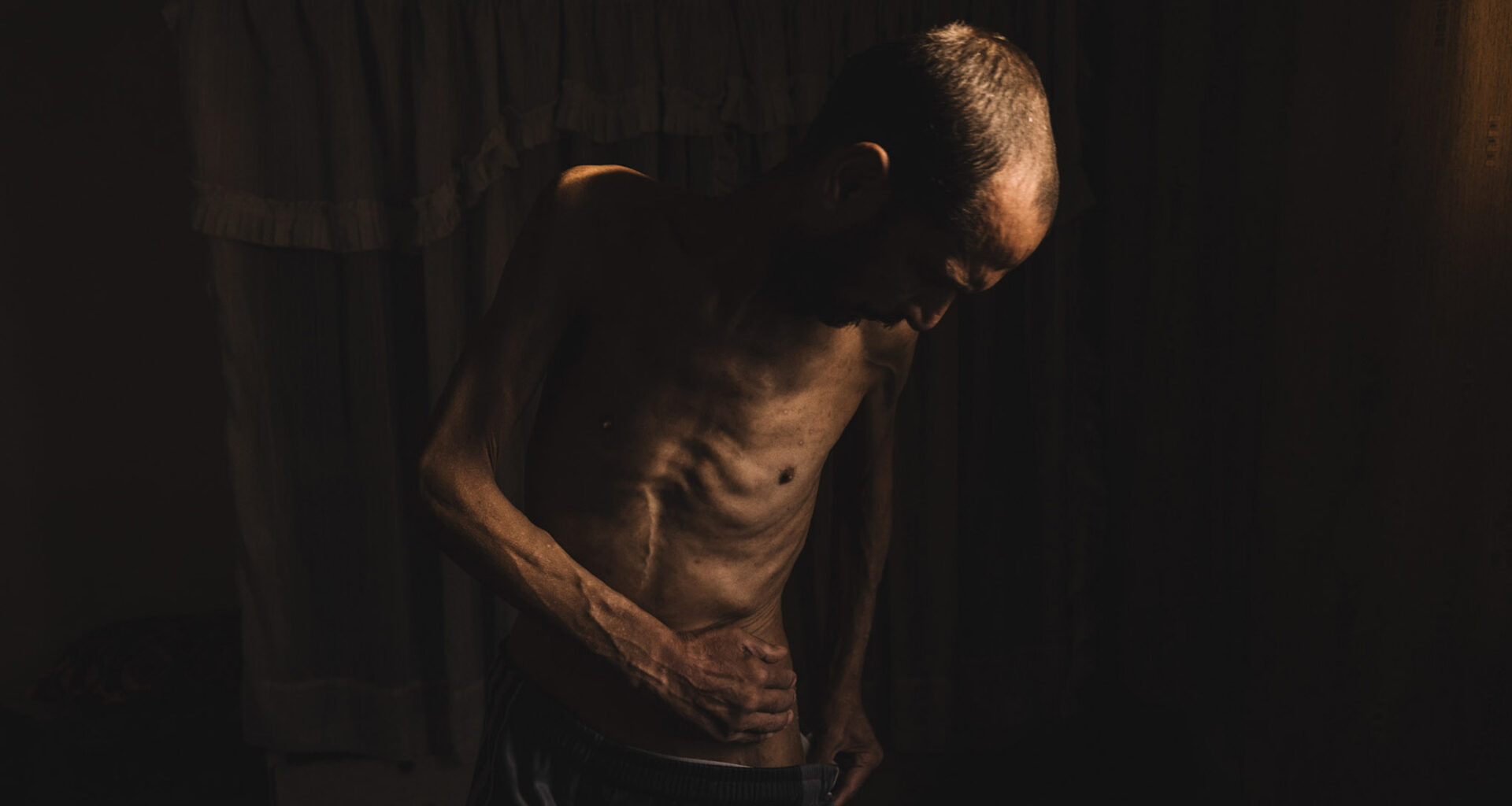 "Las sombras ya tienen nombre": Samuel Nacar gana el premio internacional de fotografía humanitaria Luis Valtueña 2025