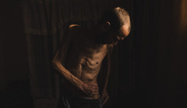 "Las sombras ya tienen nombre": Samuel Nacar gana el premio internacional de fotografía humanitaria Luis Valtueña 2025