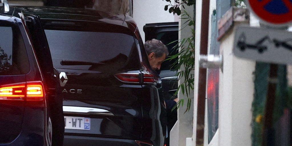 El expresidente francés Nicolas Sarkozy sale de la cárcel bajo medidas de control judicial