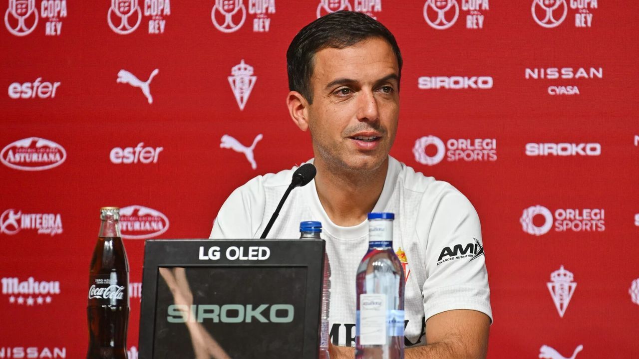 Borja promete fichajes, cree que el Sporting mereció ganar y pide que no piten a jugadores: «Se hará un esfuerzo, como en verano con Dubasin y Gelabert» - La Voz de Asturias