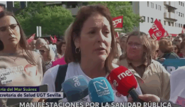 La falsa médico de TVE reaparece en la manifestación sanitaria como secretaria de Salud de UGT