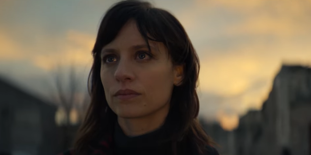 tiene 6 episodios y está protagonizada por Michelle Jenner y Raúl Arévalo