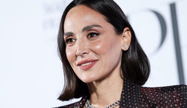 Tamara Falcó tiene la americana más original del invierno (y la combina con un pantalón ancho a juego)