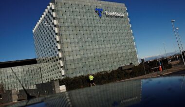 Yolanda Díaz va al choque con Murtra por un «indecente» ERE para 6.088 trabajadores de Telefónica