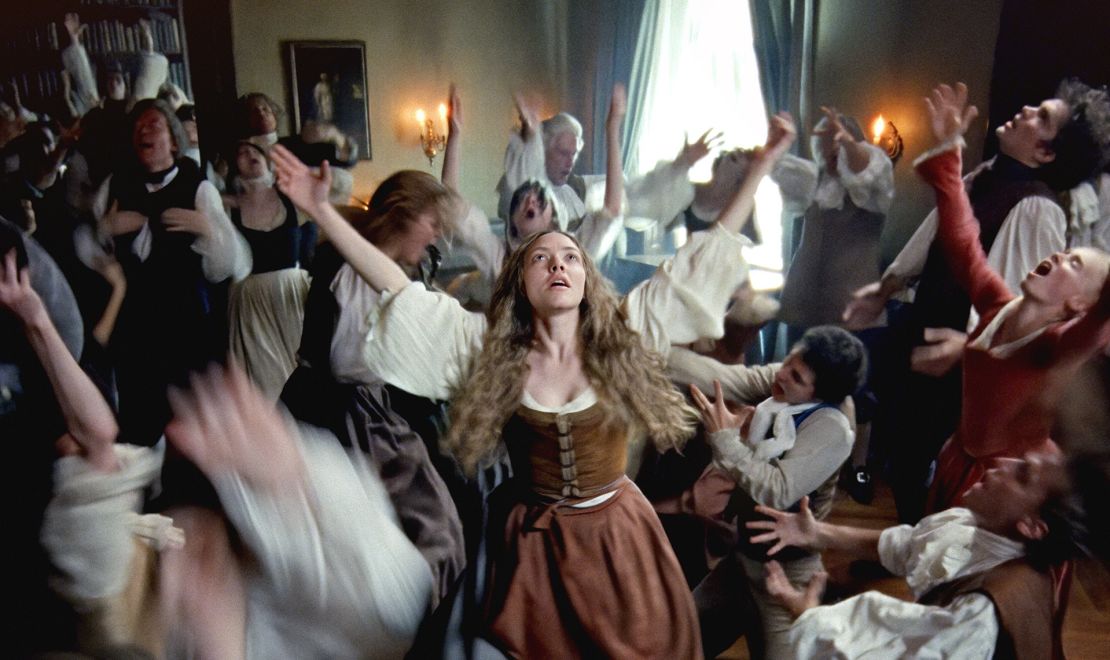 Amanda Seyfried (centro) en 