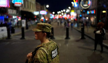 La Jornada - Tiroteo durante encendido de árbol de Navidad en Carolina del Norte deja 4 heridos