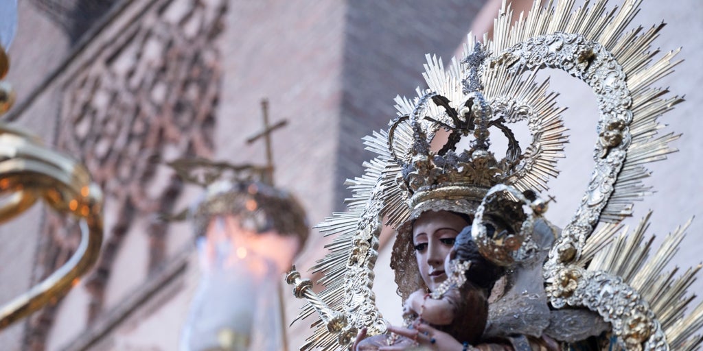 esencia y excelencia de las Glorias de Sevilla