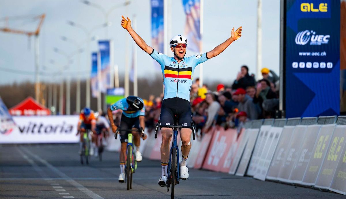 Toon Aerts levanta los brazos en Middelkerke como nuevo c...