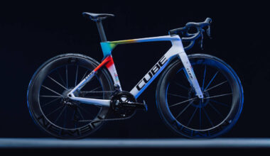 Bicicleta de competición del TotalEnergies. Imagen: CUBE