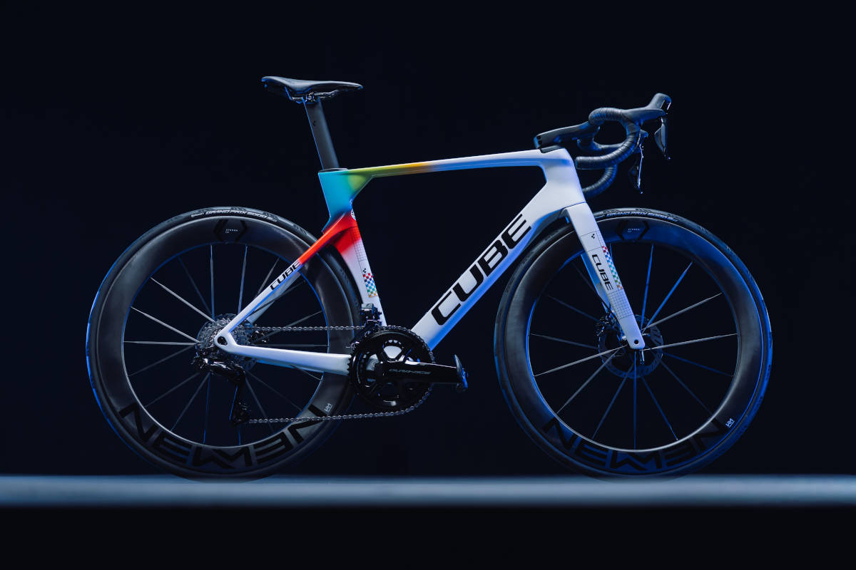 Bicicleta de competición del TotalEnergies. Imagen: CUBE