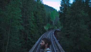 Crítica de “Sueños de trenes” (“Train Dreams”), película de Clint Bentley con Joel Edgerton (Netflix)