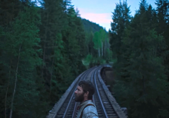 Crítica de “Sueños de trenes” (“Train Dreams”), película de Clint Bentley con Joel Edgerton (Netflix)