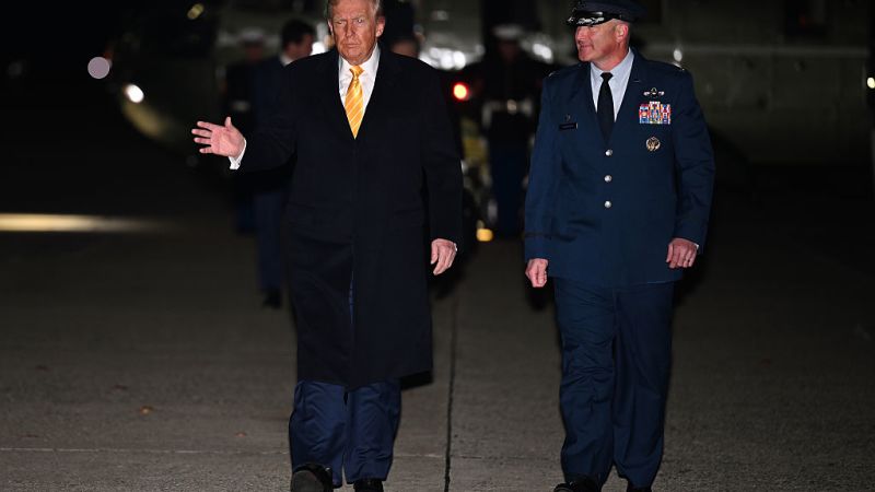 El secretario del Ejército dice que las Fuerzas Armadas de EE.UU. están “listas, si se les pide”, para actuar en Venezuela