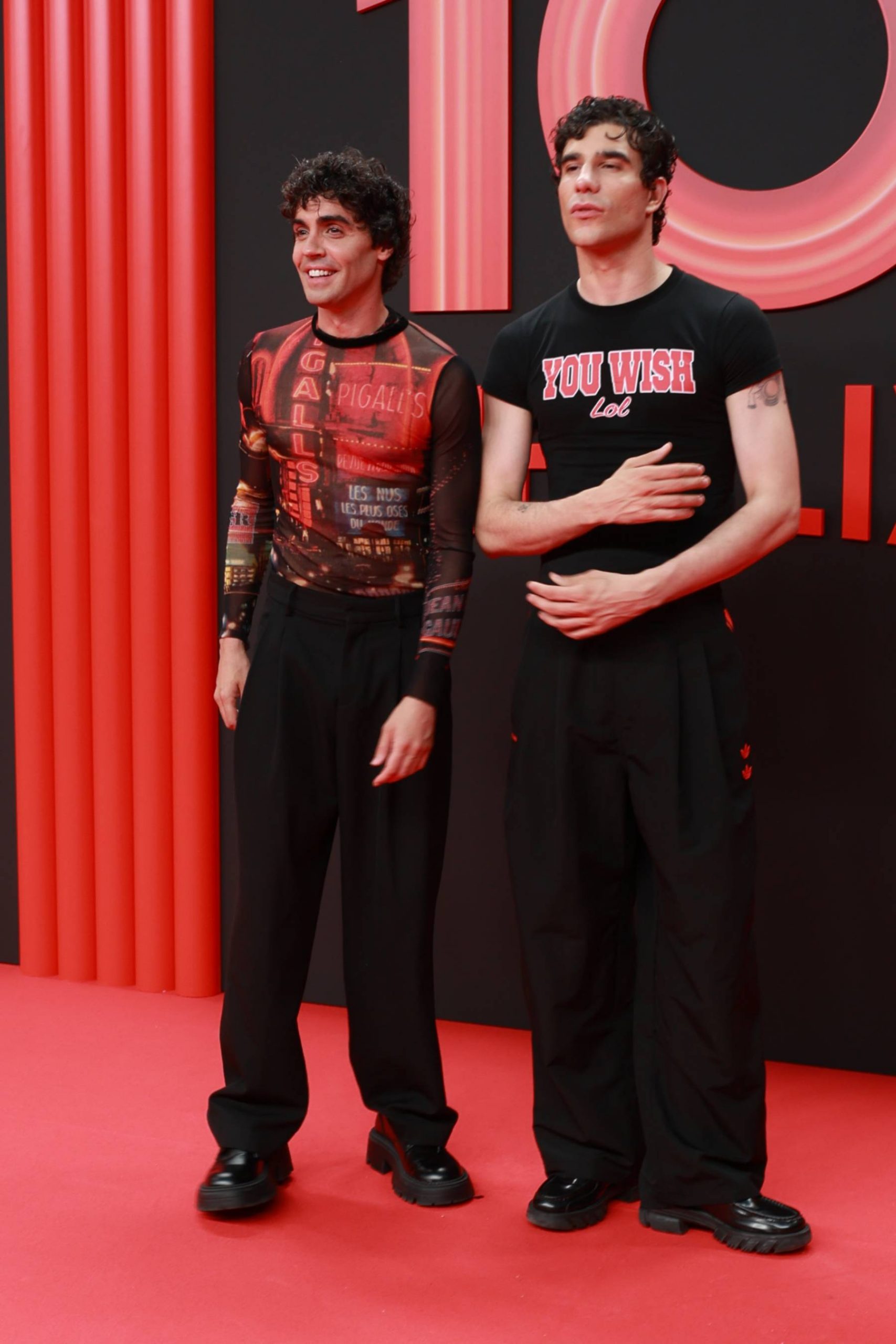 Javier Calvo y Javier Ambrossi en una premiere. (Foto: Gtres)