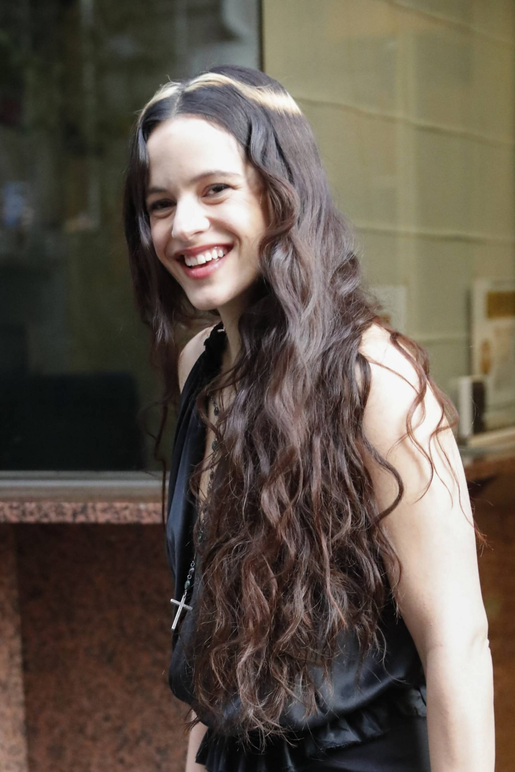 Rosalía por las calles de Madrid. (Foto: Gtres)