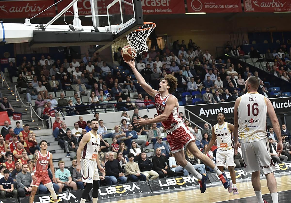 Paseo militar del UCAM ante el Bosna para ser ya equipo del 'top 16'