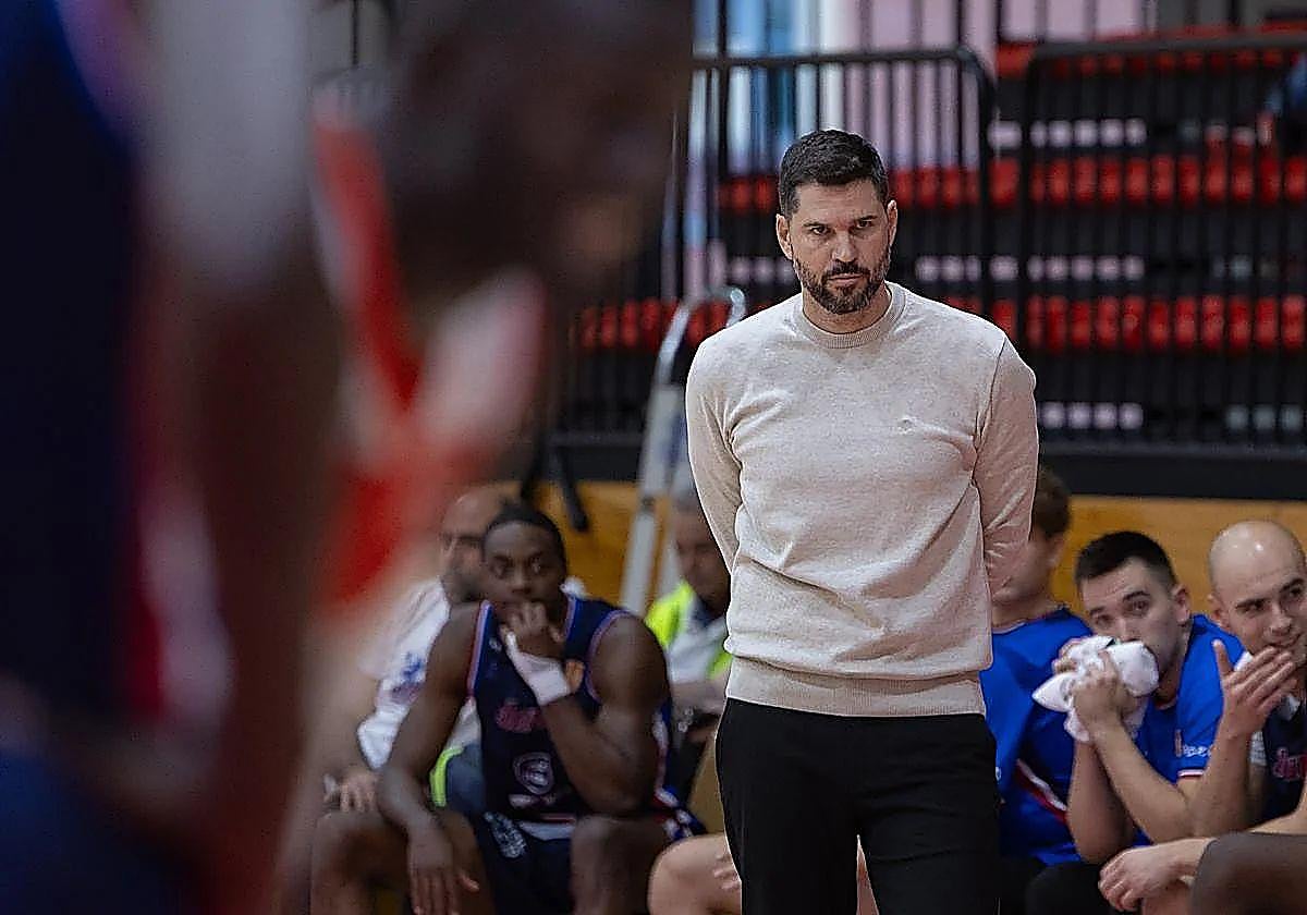 El Clavijo cesa a Ricardo Úriz