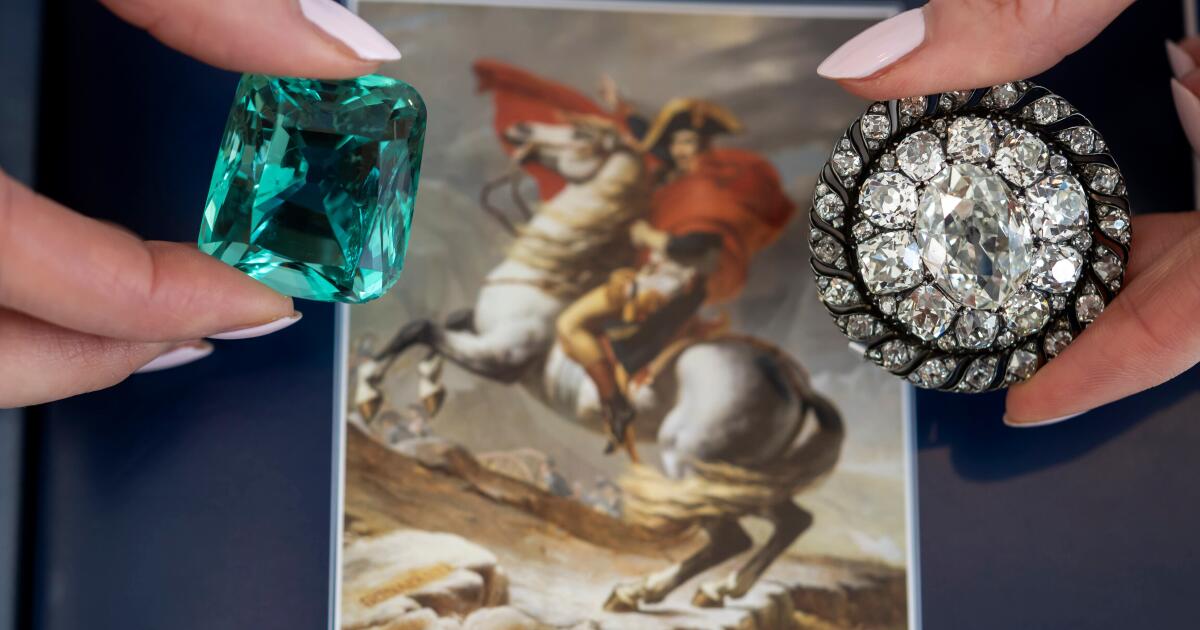 Sotheby's subasta broche de diamantes perdido por Napoleón por $4,4 millones