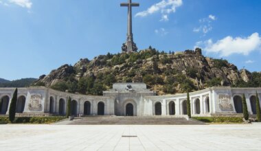 se mantendrá la gran cruz pero se derribará la escalinata