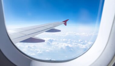 Un piloto explica el verdadero motivo por el que hay que tener las ventanillas del avión abiertas en el despegue y el aterrizaje