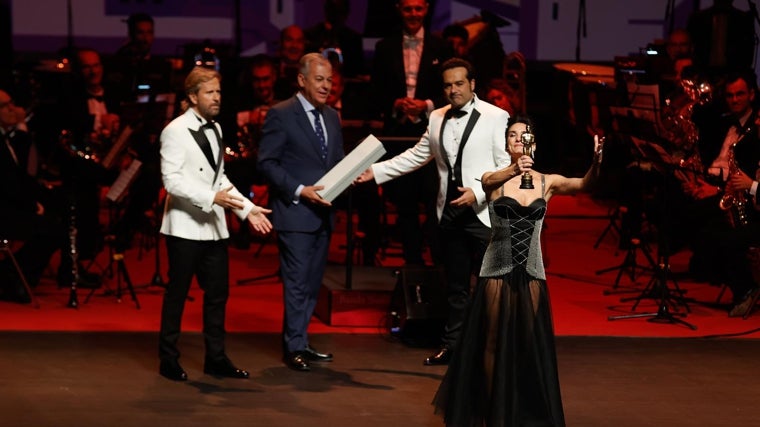 El alcalde, Los Compadres y Robin Torres