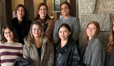 El Archivo Municipal abre sus puertas a alumnos de Enfermería para conocer la historia de la sanidad local