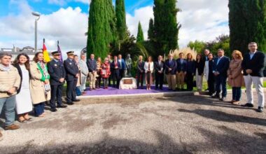 La escultura “Niño con perro”, homenaje a Constantino Unghetti, ya luce en Jaén