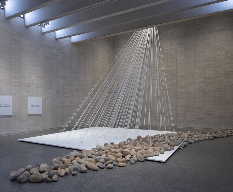 Yoko Ono. 'Rayos de la mañana' y 'Lecho de río'', en una de las salas del MUSAC