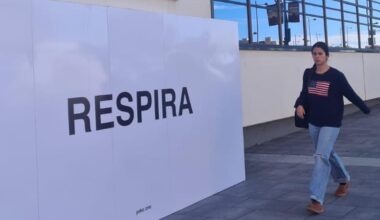 Yoko Ono empapela enclaves icónicos de León ante su desembarco en el Musac