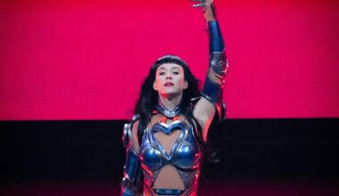 Delirante concierto de la Katy Perry más voladora y distópica