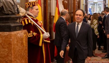 El 'photocall' de una fiesta de la Constitución con pocos canapés y muchas ausencias