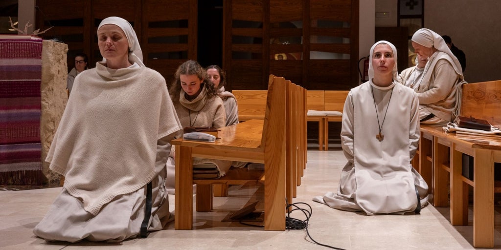 la comunidad de monjas contemplativas jóvenes que respalda el Papa León XIV