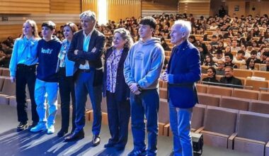 Toni Nadal, en el centro, junto a los participantes en la mesa redonda.