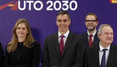 Sánchez pide a Von der Leyen mantener el veto a los coches de combustión en 2035