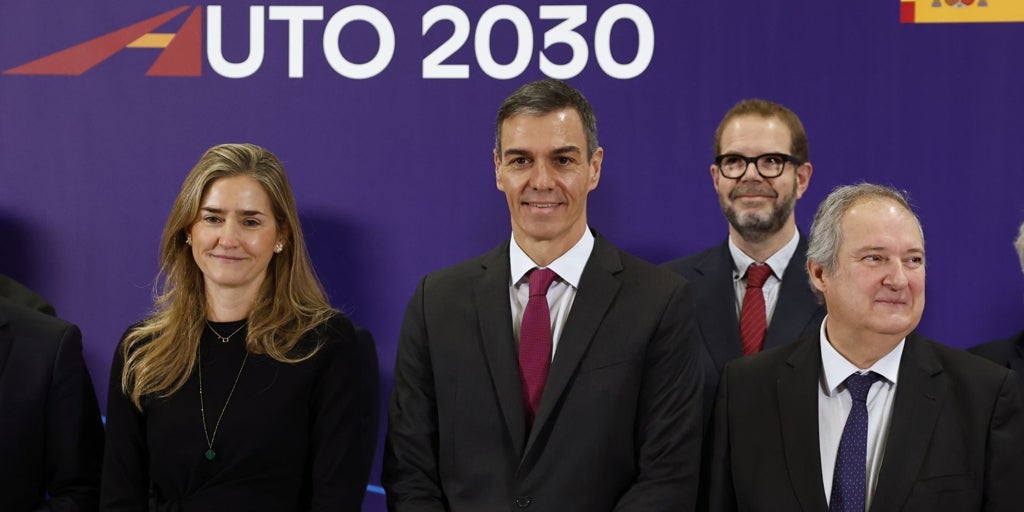 Sánchez pide a Von der Leyen mantener el veto a los coches de combustión en 2035