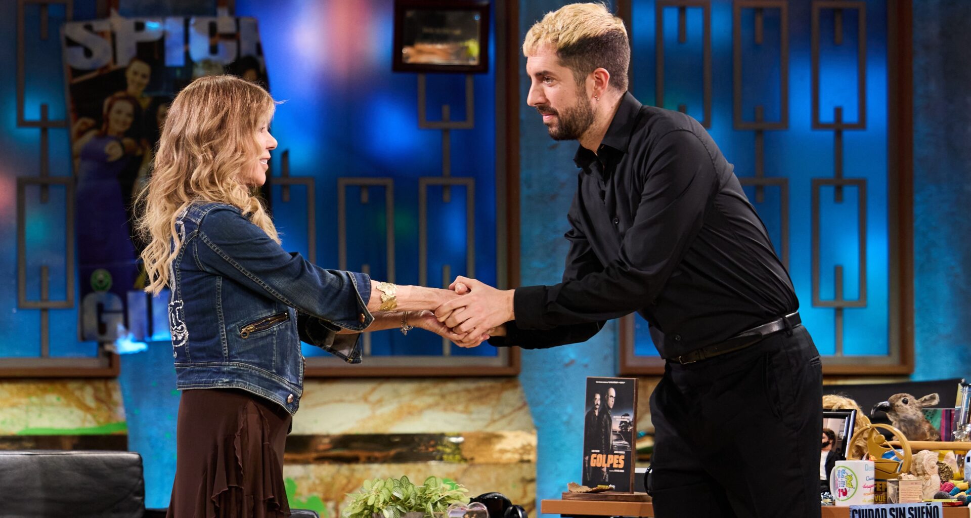 El insólito favor que le ha pedido Jeanette a Broncano en La Revuelta: "Si no tiene más dinero, no me interesa" - RTVE.es